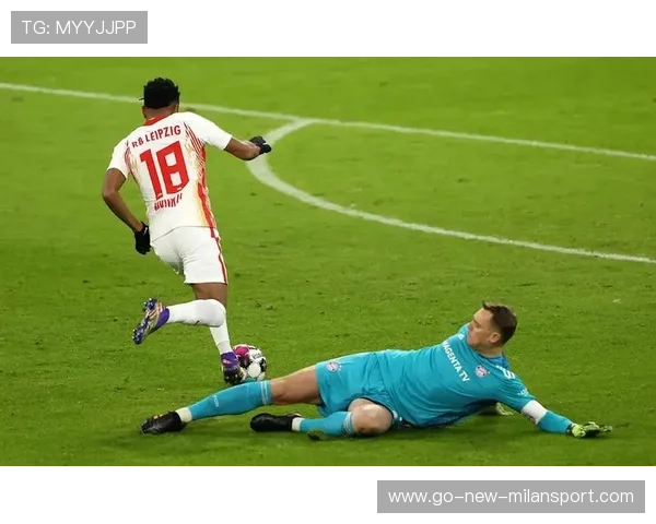 拜仁在训练中频繁练习高位抢断后反击的快速传球模式